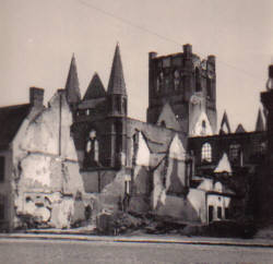 Ruines de l'église en juin 1940